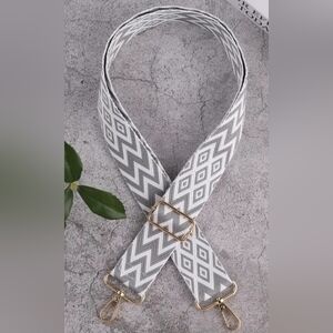 NIP Grey and White Guitar Strap